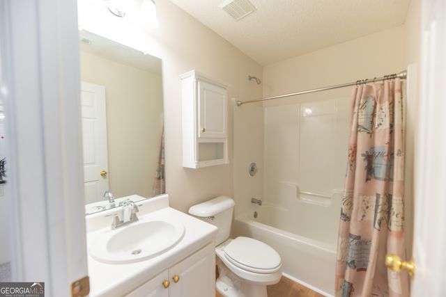 40 Courtyard Lane, Newnan, GA 30265