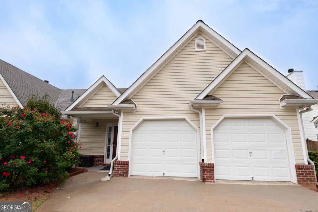 40 Courtyard Lane, Newnan, GA 30265