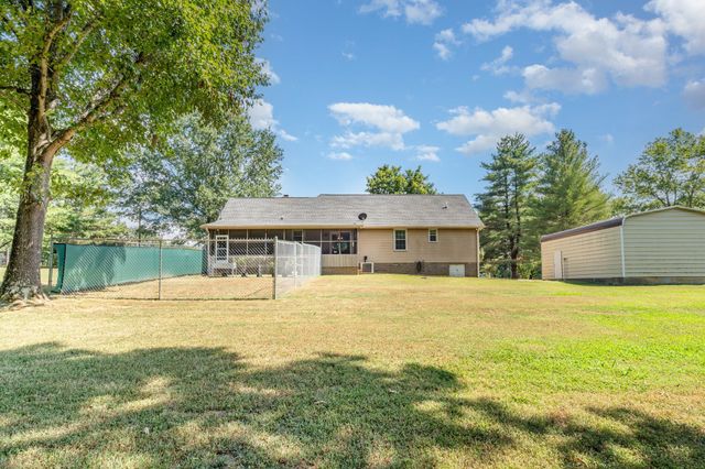 8049 New Chapel Rd, Springfield, TN 37172