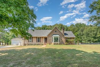 8049 New Chapel Rd, Springfield, TN 37172