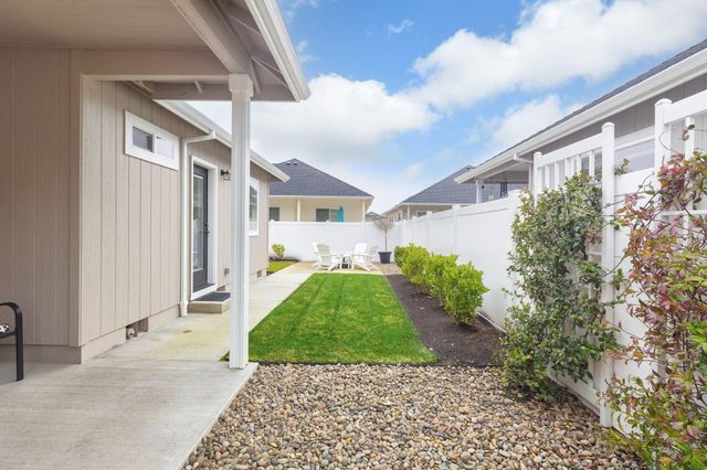 972 SW Blackberry Lane, Grants Pass, OR 97527