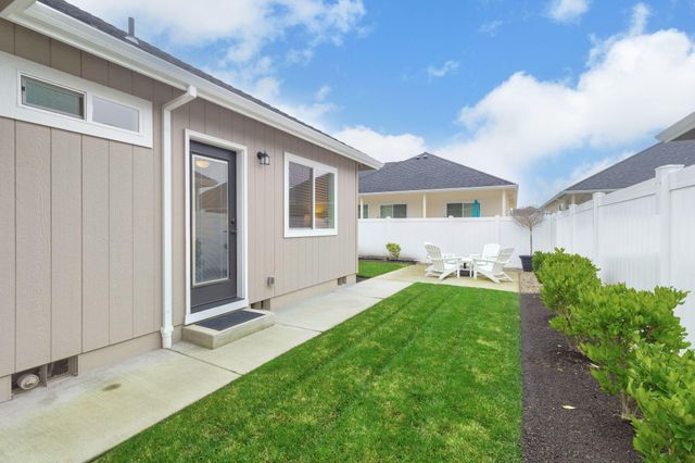 972 SW Blackberry Lane, Grants Pass, OR 97527