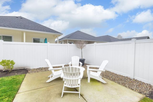 972 SW Blackberry Lane, Grants Pass, OR 97527