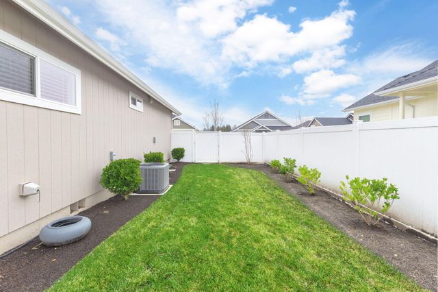 972 SW Blackberry Lane, Grants Pass, OR 97527