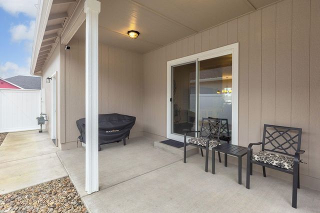 972 SW Blackberry Lane, Grants Pass, OR 97527