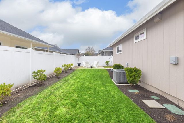 972 SW Blackberry Lane, Grants Pass, OR 97527