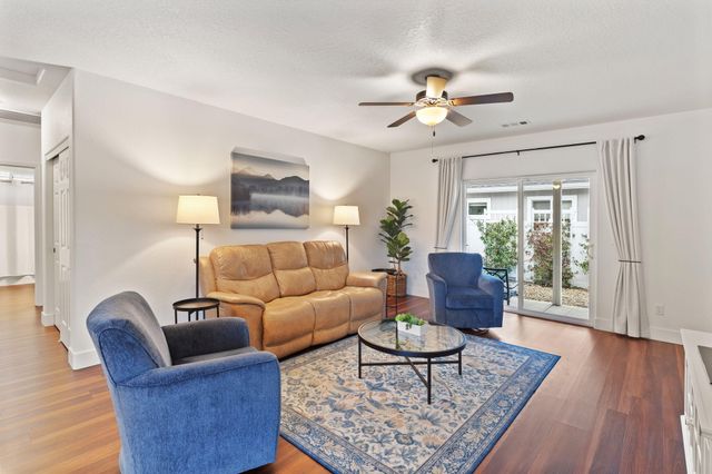 972 SW Blackberry Lane, Grants Pass, OR 97527