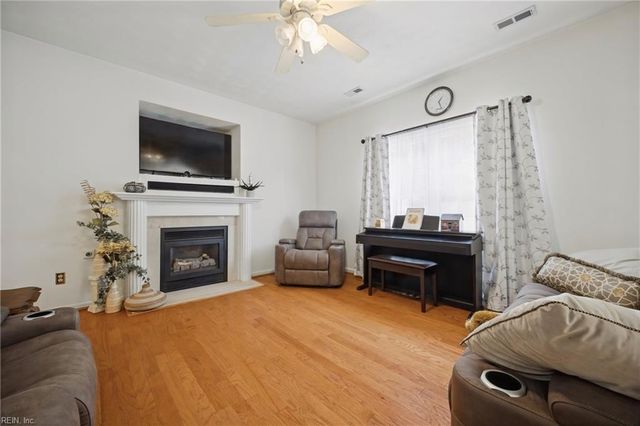 831 Holbrook DR, Newport News, VA 23602