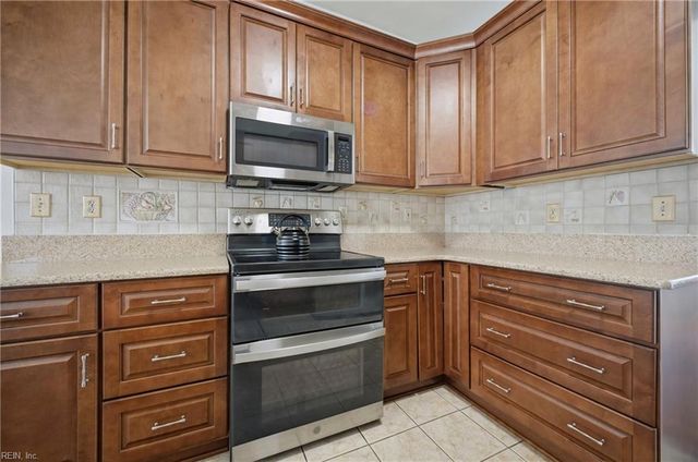 831 Holbrook DR, Newport News, VA 23602