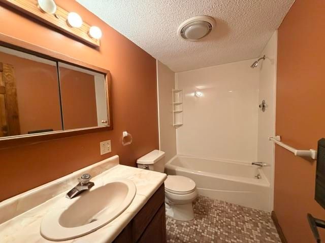 12 Olive Meadow Lane, Dover, NH 03820
