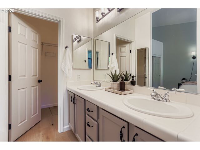 17261 Sw GREENGATE Dr, Sherwood, OR 97140