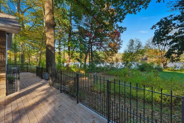 33 W Elm St, Hopkinton, MA 01748
