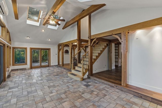 33 W Elm St, Hopkinton, MA 01748