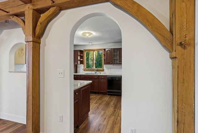 33 W Elm St, Hopkinton, MA 01748