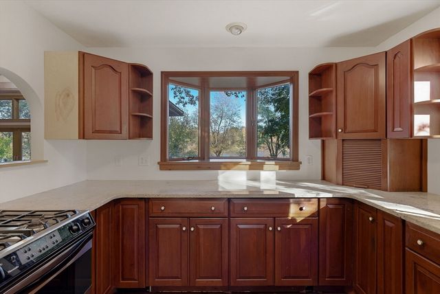 33 W Elm St, Hopkinton, MA 01748
