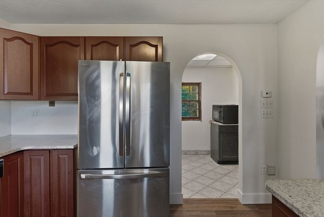 33 W Elm St, Hopkinton, MA 01748