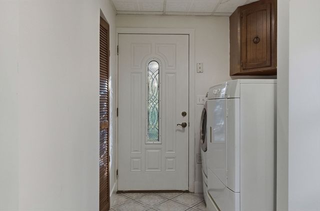 33 W Elm St, Hopkinton, MA 01748