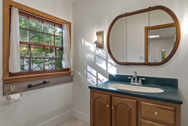 33 W Elm St, Hopkinton, MA 01748