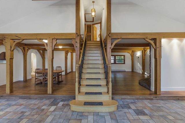 33 W Elm St, Hopkinton, MA 01748