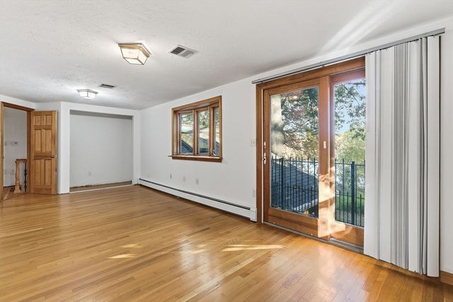 33 W Elm St, Hopkinton, MA 01748