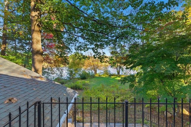 33 W Elm St, Hopkinton, MA 01748