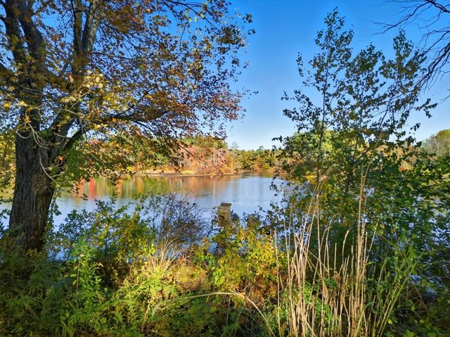33 W Elm St, Hopkinton, MA 01748