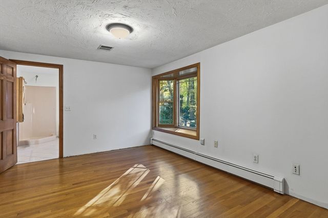 33 W Elm St, Hopkinton, MA 01748