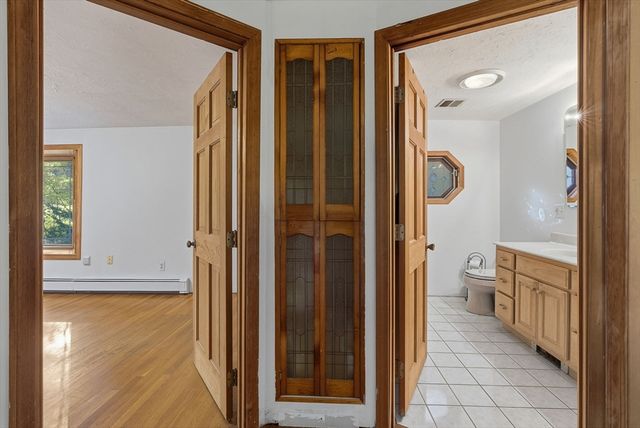 33 W Elm St, Hopkinton, MA 01748