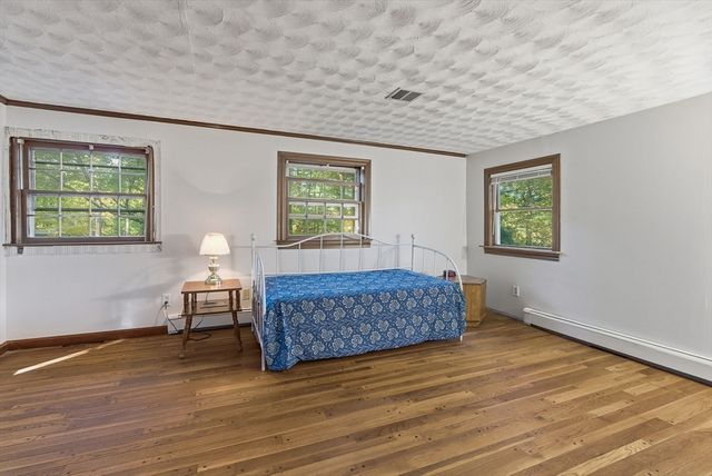 33 W Elm St, Hopkinton, MA 01748