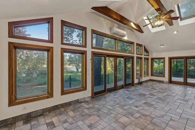 33 W Elm St, Hopkinton, MA 01748