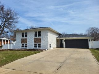 6831 Plymouth Road, Downers Grove, IL 60516
