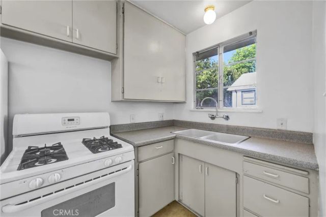 56 N Parkwood, Pasadena, CA 91107