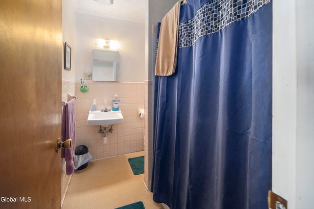 138 S 2nd Avenue, Mechanicville, NY 12118