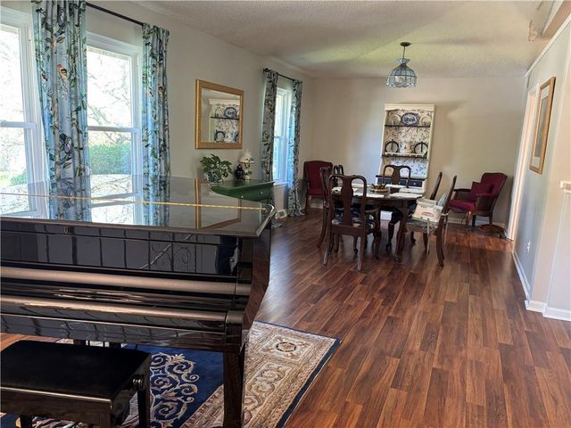 18307 Hanthorne Drive, Independence, MO 64057
