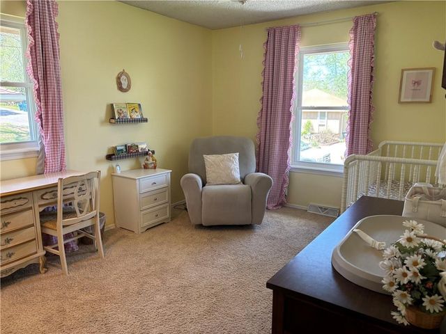 18307 Hanthorne Drive, Independence, MO 64057
