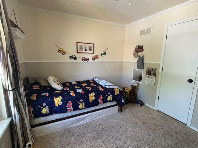 18307 Hanthorne Drive, Independence, MO 64057