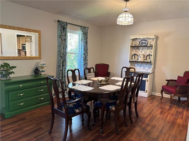 18307 Hanthorne Drive, Independence, MO 64057