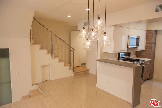 508 N Kings Road 1, West Hollywood, CA 90048