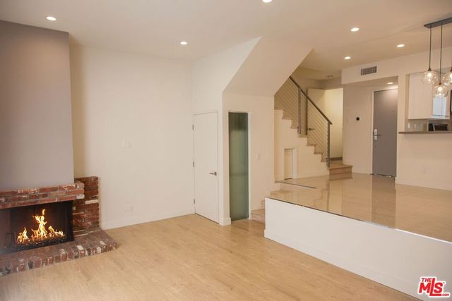 508 N Kings Road 1, West Hollywood, CA 90048