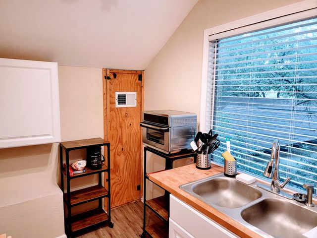 10045 Woodland Village DR B, Austin, TX 78750