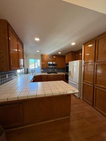 2881 Perez Ct, West Sacramento, CA 95691