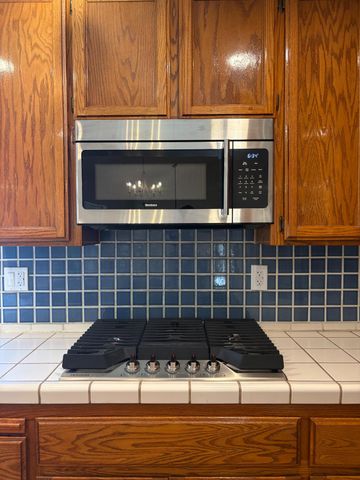 2881 Perez Ct, West Sacramento, CA 95691