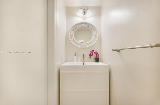 701 Brickell Key Blvd 901, Miami, FL 33131