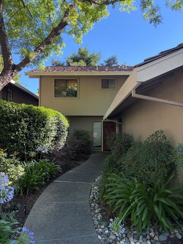 2042 University Park Dr, Sacramento, CA 95825