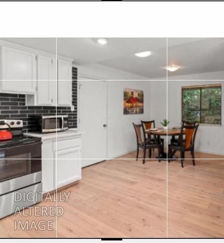 2042 University Park Dr, Sacramento, CA 95825