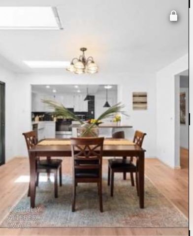 2042 University Park Dr, Sacramento, CA 95825