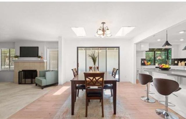 2042 University Park Dr, Sacramento, CA 95825