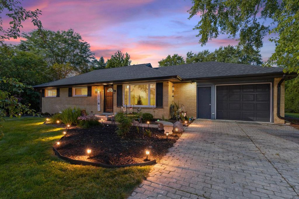 15440 Mt Vernon AVENUE, Brookfield, WI 53005