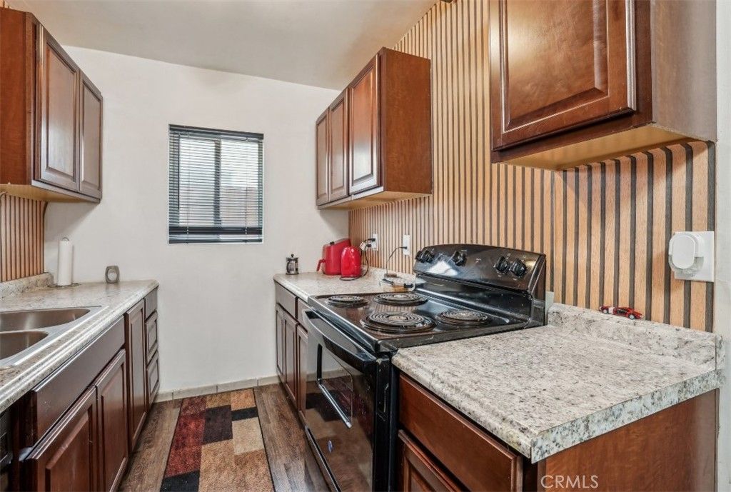 Image 2 of property listing at 1629 Franklin 4, Santa Monica, CA 90404