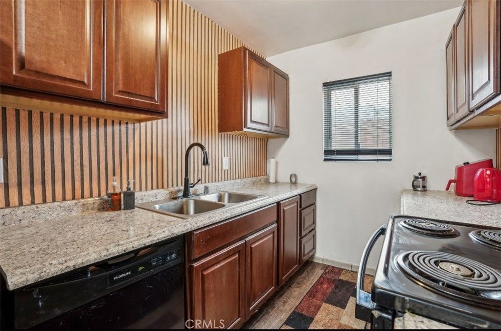 Image 3 of property listing at 1629 Franklin 4, Santa Monica, CA 90404